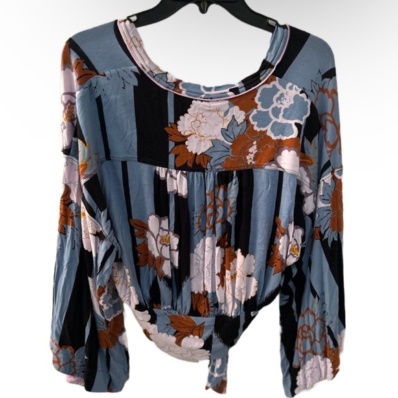 Free People Bell Sleeve Crop Blouse Floral Low Cut Neck Tie Bottom Sz S Stretchy - Picture 3 of 4